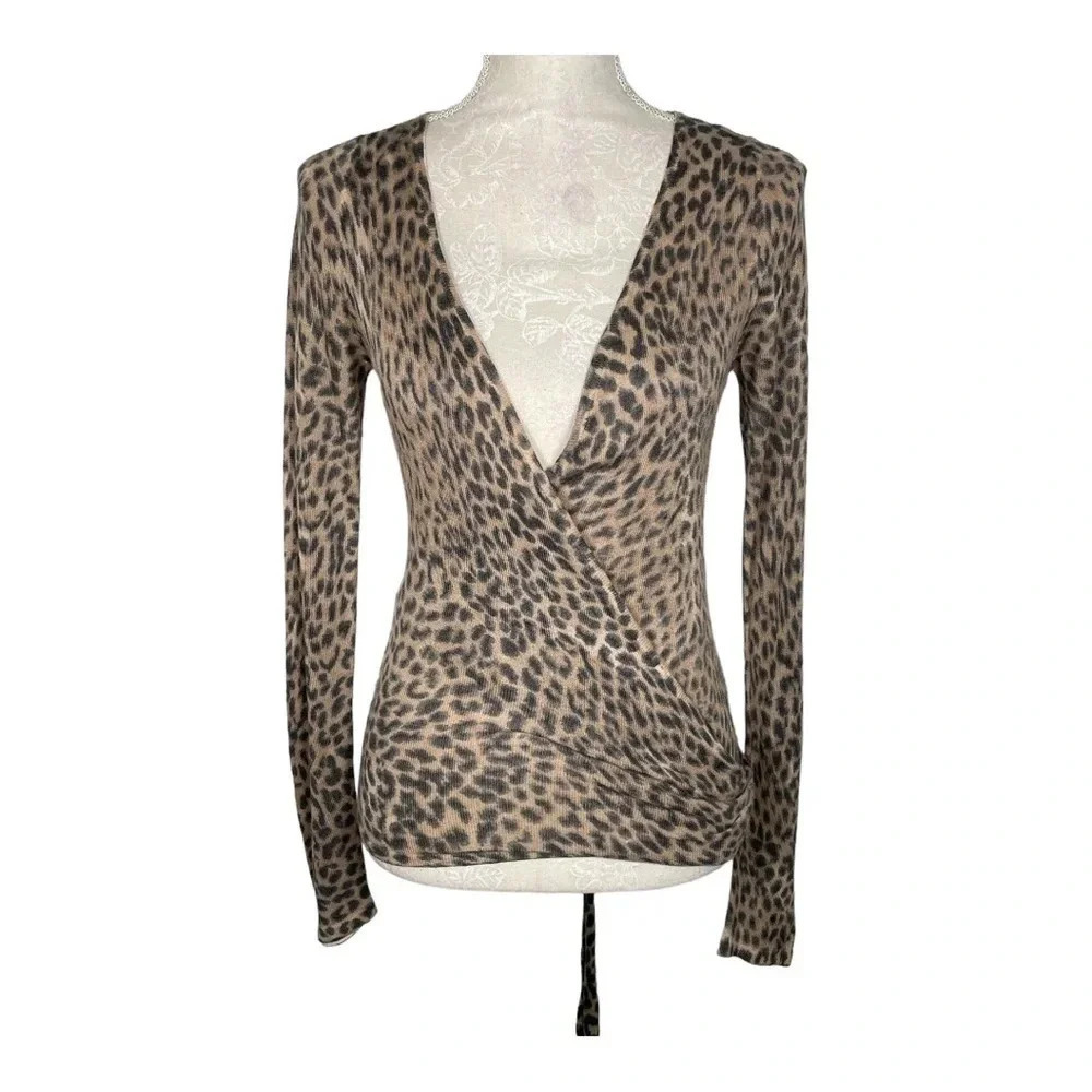 Animal Print Fab’Rik V-neck long sleeve tie‎ back blouse